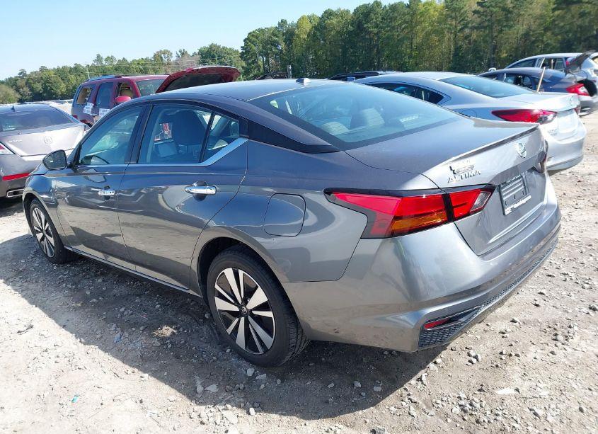 Photo 3 of 2022 Nissan Altima SV FWD (VIN 1N4BL4DV9NN315215)