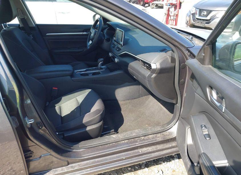 Photo 5 of 2022 Nissan Altima SV FWD (VIN 1N4BL4DV9NN315215)