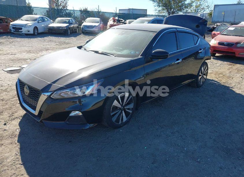 Photo 2 of 2022 Nissan Altima SV FWD (VIN 1N4BL4DV9NN323377)