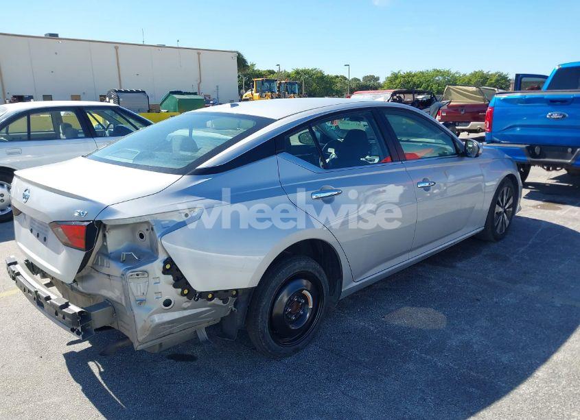 Photo 4 of 2022 Nissan Altima SV FWD (VIN 1N4BL4DV9NN325856)
