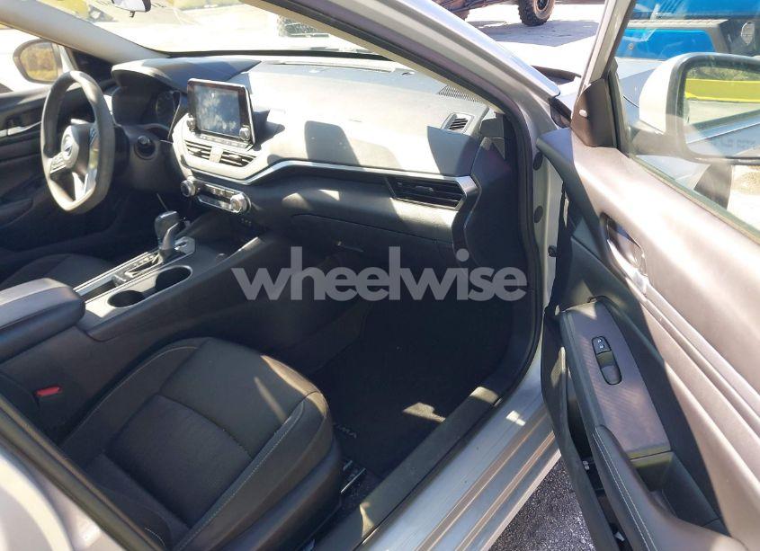 Photo 5 of 2022 Nissan Altima SV FWD (VIN 1N4BL4DV9NN325856)