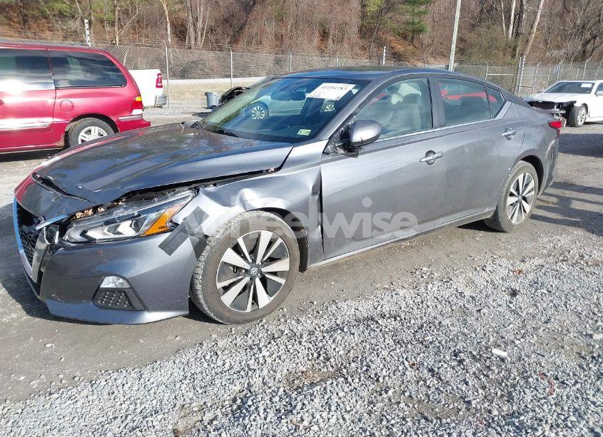 Photo 2 of 2022 Nissan Altima SV FWD (VIN 1N4BL4DV9NN369369)
