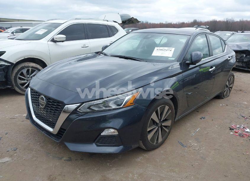 Photo 2 of 2022 Nissan Altima SV FWD (VIN 1N4BL4DV9NN385748)
