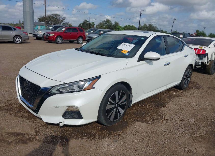 Photo 2 of 2022 Nissan Altima SV FWD (VIN 1N4BL4DV9NN416822)