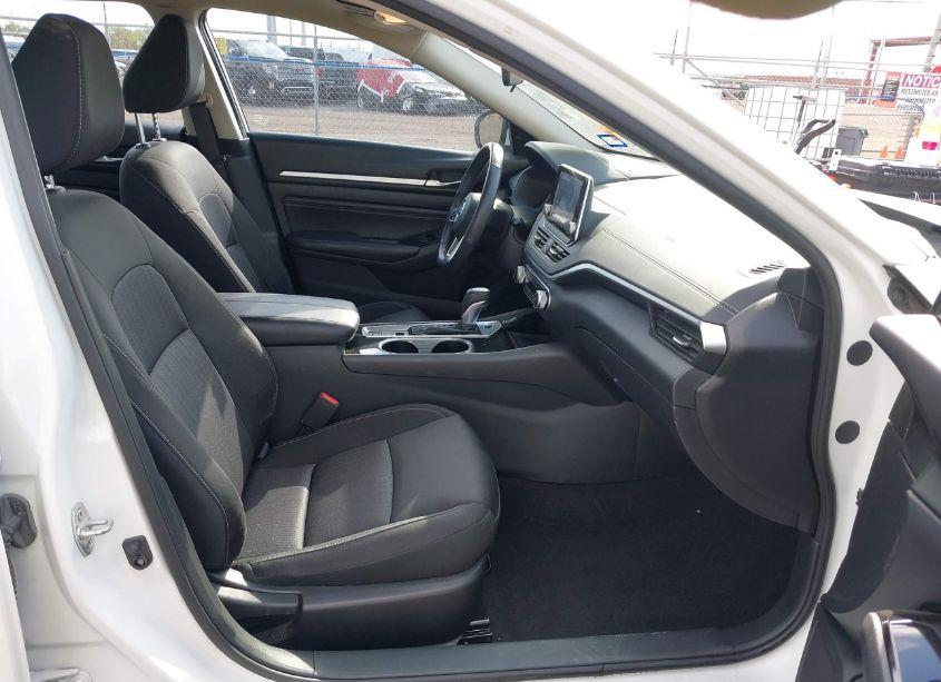 Photo 5 of 2022 Nissan Altima SV FWD (VIN 1N4BL4DV9NN416822)