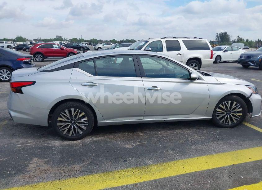 Photo 13 of 2023 Nissan Altima SV FWD (VIN 1N4BL4DV9PN350405)