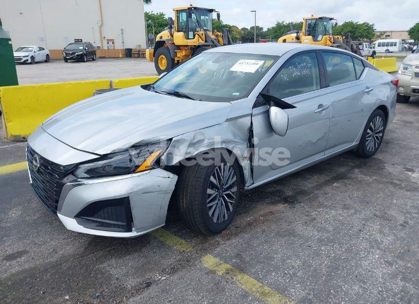 Photo 2 of 2023 Nissan Altima SV FWD (VIN 1N4BL4DV9PN350405)