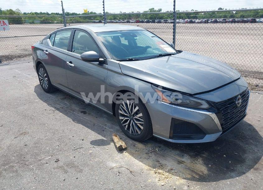 2023 Nissan Altima SV FWD (VIN 1N4BL4DV9PN366815) main photo