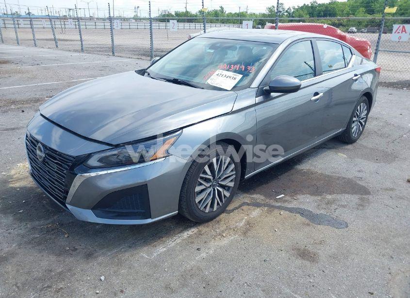 Photo 2 of 2023 Nissan Altima SV FWD (VIN 1N4BL4DV9PN366815)