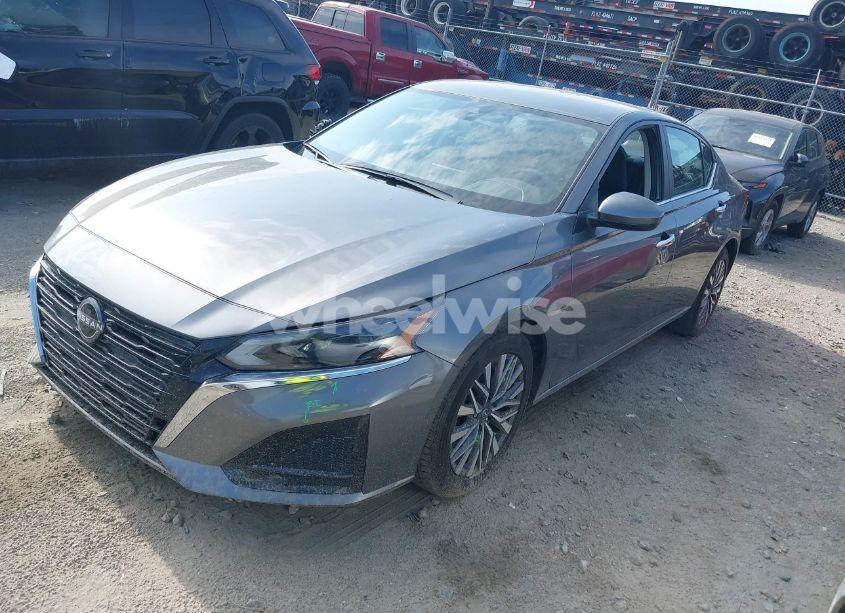 Photo 2 of 2023 Nissan Altima SV FWD (VIN 1N4BL4DV9PN425314)