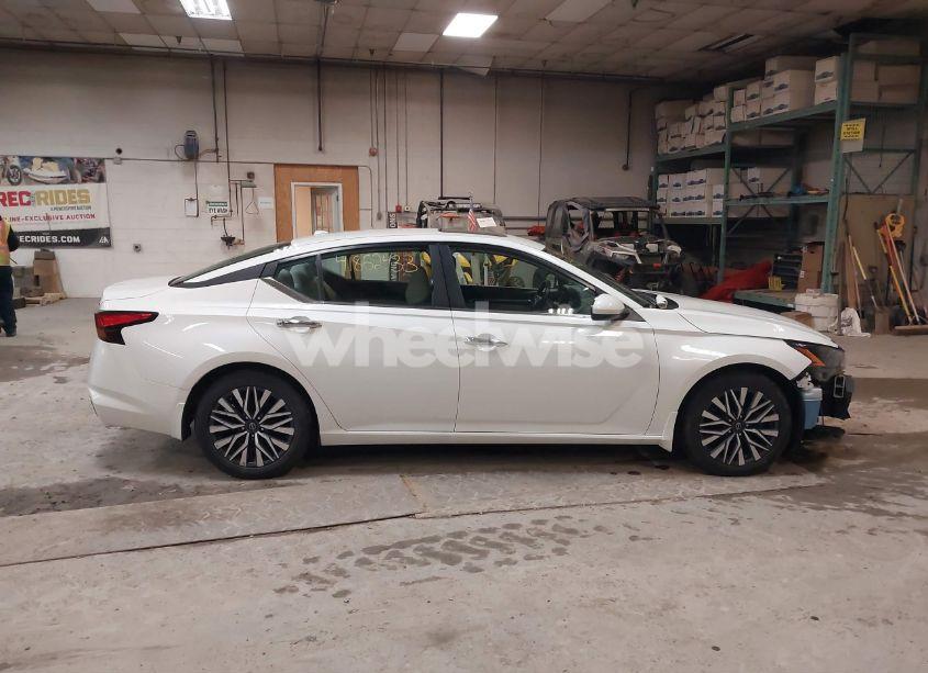 Photo 13 of 2023 Nissan Altima SV FWD (VIN 1N4BL4DV9PN426379)