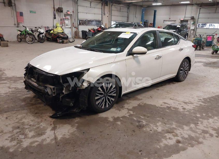 Photo 2 of 2023 Nissan Altima SV FWD (VIN 1N4BL4DV9PN426379)