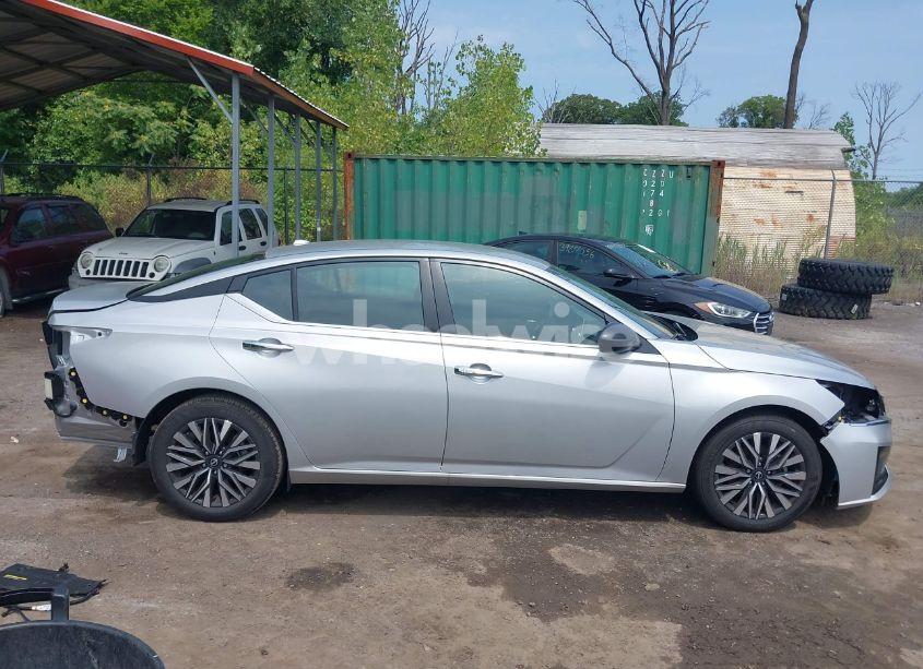 Photo 14 of 2024 Nissan Altima SV FWD (VIN 1N4BL4DV9RN330707)