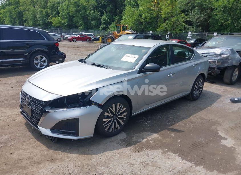 Photo 2 of 2024 Nissan Altima SV FWD (VIN 1N4BL4DV9RN330707)