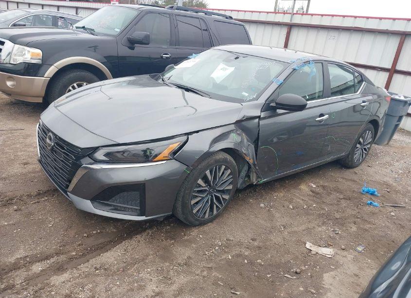 Photo 2 of 2024 Nissan Altima SV FWD (VIN 1N4BL4DV9RN334465)