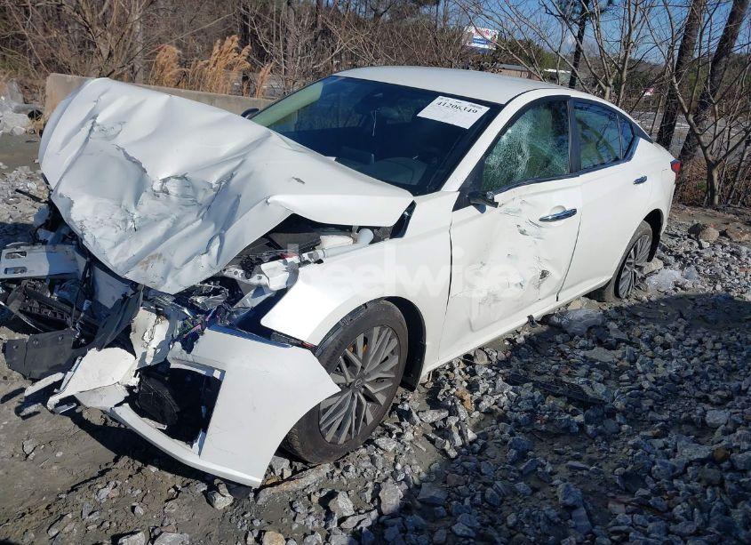 Photo 2 of 2024 Nissan Altima SV FWD (VIN 1N4BL4DV9RN368650)