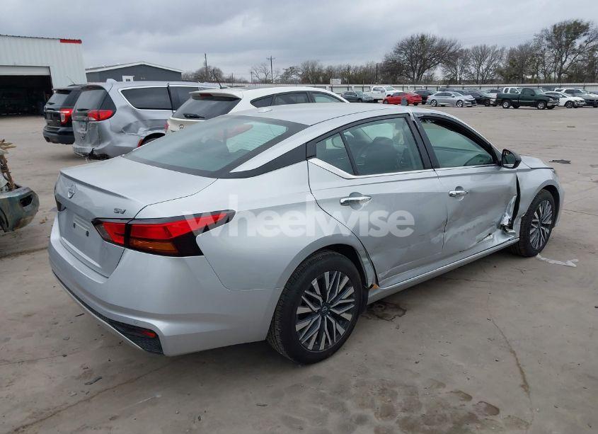 Photo 4 of 2024 Nissan Altima SV FWD (VIN 1N4BL4DV9RN375825)