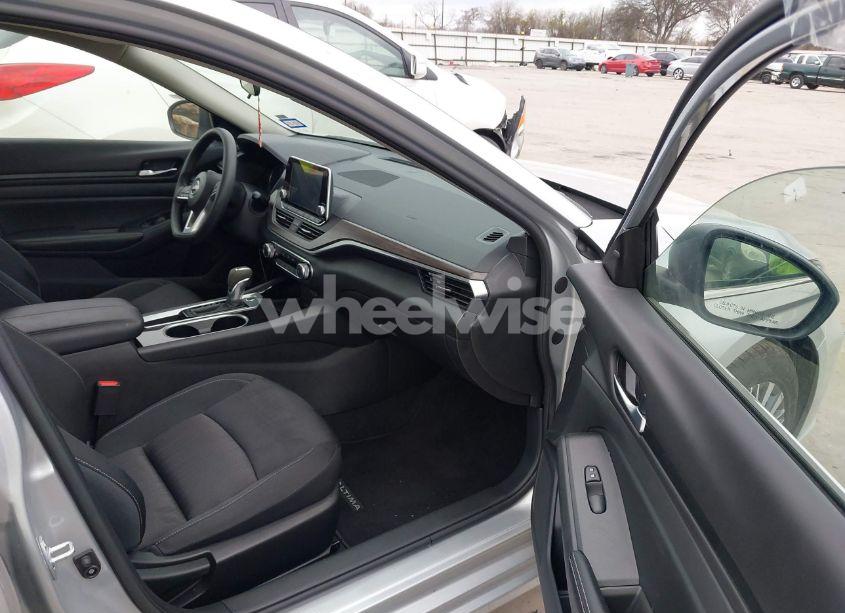 Photo 5 of 2024 Nissan Altima SV FWD (VIN 1N4BL4DV9RN375825)