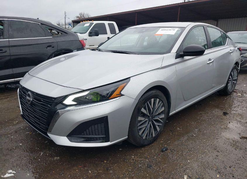 Photo 2 of 2024 Nissan Altima SV FWD (VIN 1N4BL4DV9RN377137)