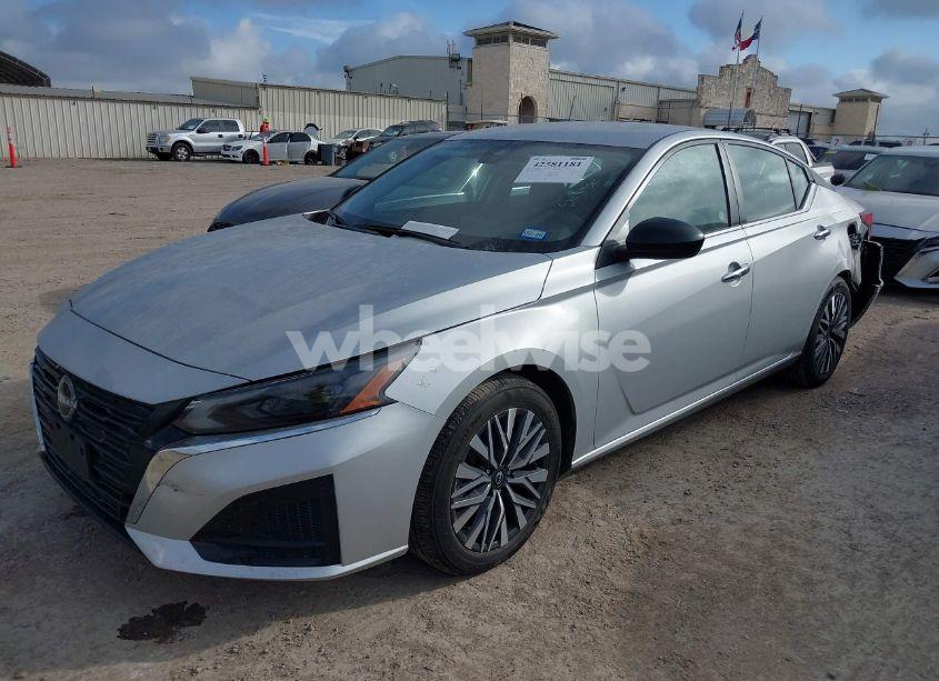 Photo 2 of 2024 Nissan Altima SV FWD (VIN 1N4BL4DV9RN392639)