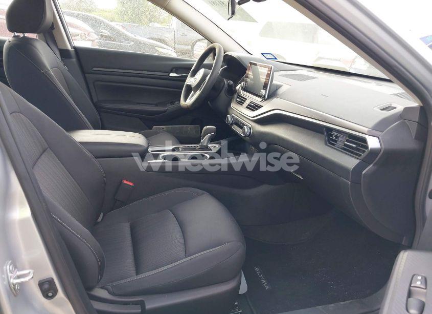 Photo 5 of 2024 Nissan Altima SV FWD (VIN 1N4BL4DV9RN392639)