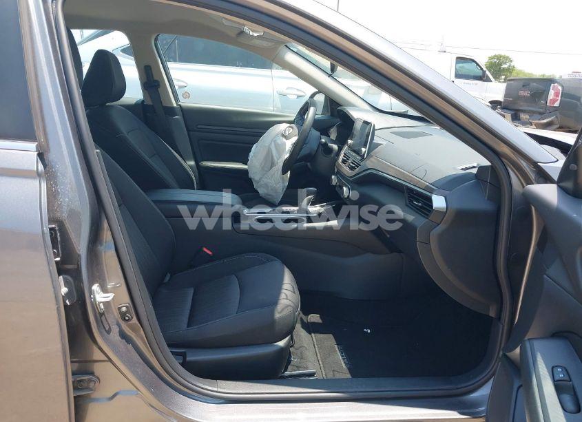 Photo 5 of 2024 Nissan Altima SV FWD (VIN 1N4BL4DV9RN393046)