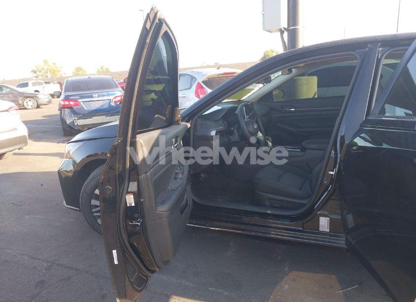 Photo 5 of 2024 Nissan Altima SV FWD (VIN 1N4BL4DV9RN425445)