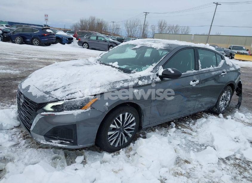 Photo 2 of 2024 Nissan Altima SV FWD (VIN 1N4BL4DV9RN431245)