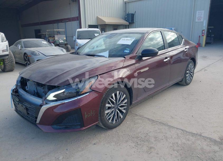 Photo 2 of 2025 Nissan Altima SV FWD (VIN 1N4BL4DV9SN325576)