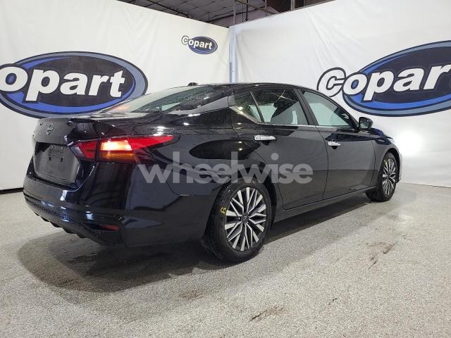 Photo 2 of 2025 NISSAN ALTIMA SV (VIN 1N4BL4DV9SN397720)