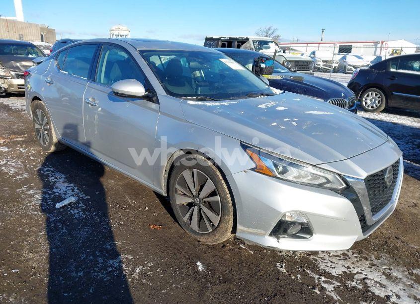 2019 Nissan Altima 2.5 SV (VIN 1N4BL4DVXKC107870) main photo