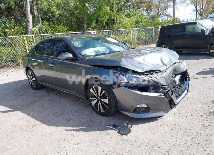 2019 Nissan Altima 2.5 SV (VIN 1N4BL4DVXKC120912) main photo