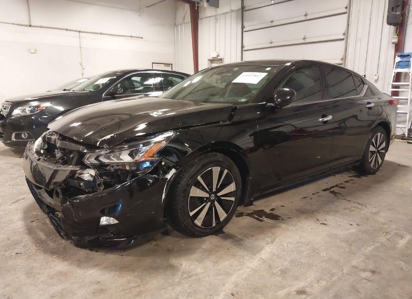 Photo 2 of 2019 Nissan Altima 2.5 SV (VIN 1N4BL4DVXKC128668)