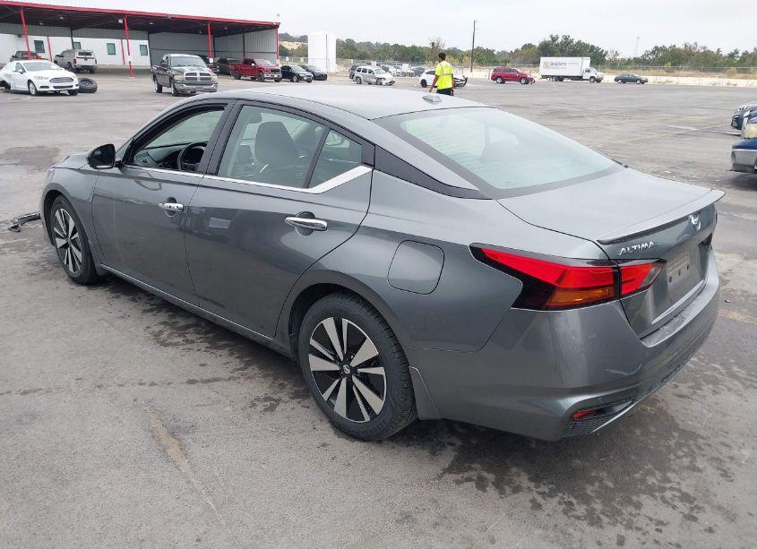 Photo 3 of 2020 Nissan Altima SV FWD (VIN 1N4BL4DVXLC117901)