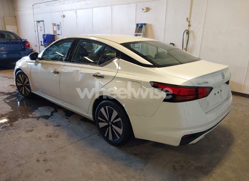 Photo 3 of 2020 Nissan Altima SV FWD (VIN 1N4BL4DVXLC246009)