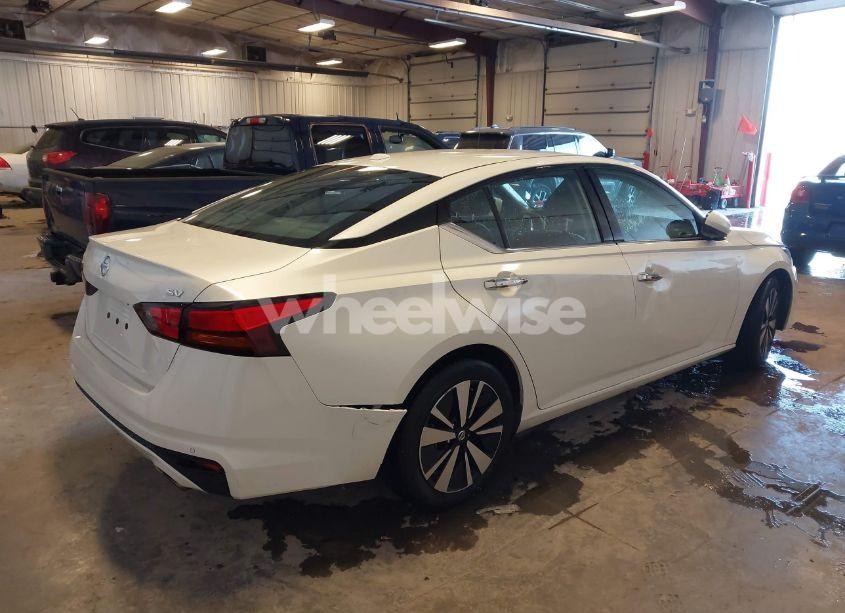 Photo 4 of 2020 Nissan Altima SV FWD (VIN 1N4BL4DVXLC246009)