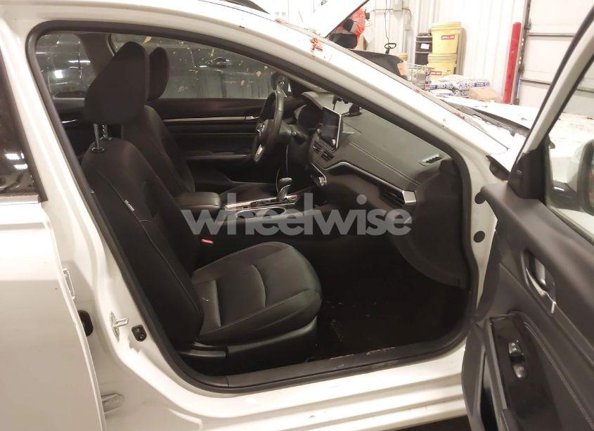 Photo 5 of 2020 Nissan Altima SV FWD (VIN 1N4BL4DVXLC246009)