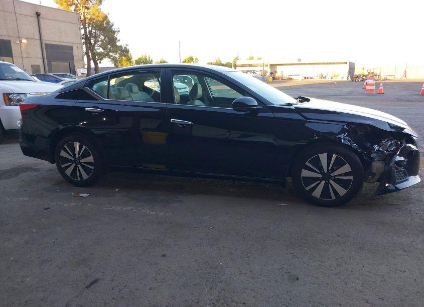 Photo 13 of 2021 Nissan Altima SV FWD (VIN 1N4BL4DVXMN301743)