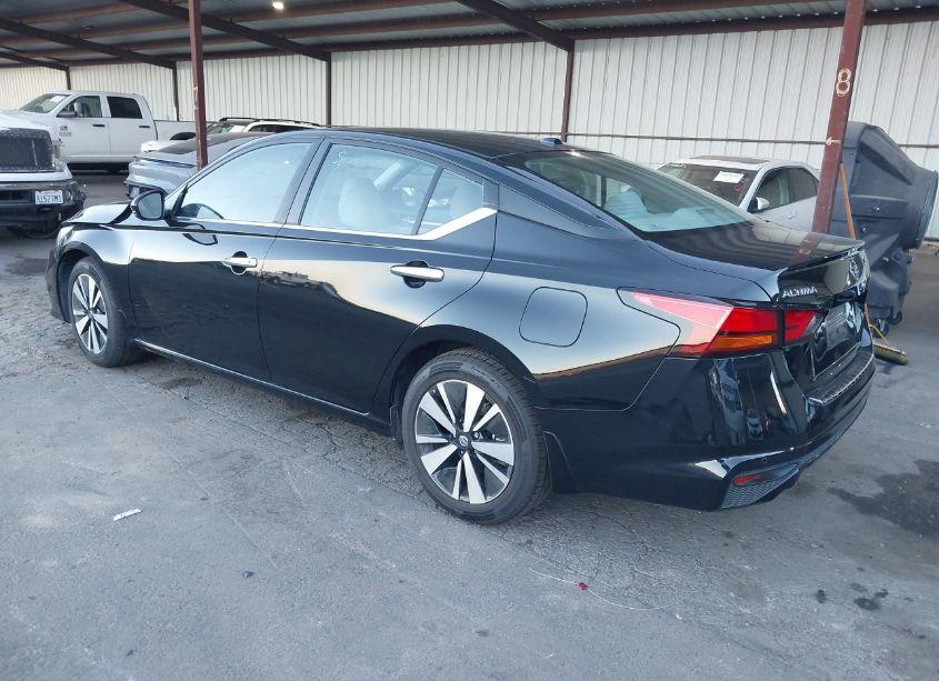 Photo 3 of 2021 Nissan Altima SV FWD (VIN 1N4BL4DVXMN301743)
