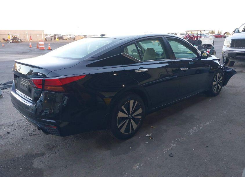 Photo 4 of 2021 Nissan Altima SV FWD (VIN 1N4BL4DVXMN301743)