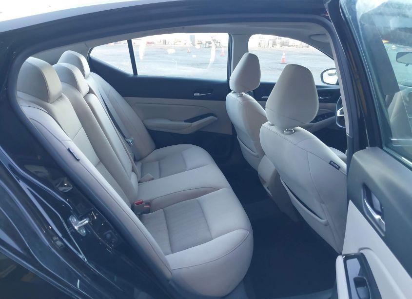 Photo 8 of 2021 Nissan Altima SV FWD (VIN 1N4BL4DVXMN301743)