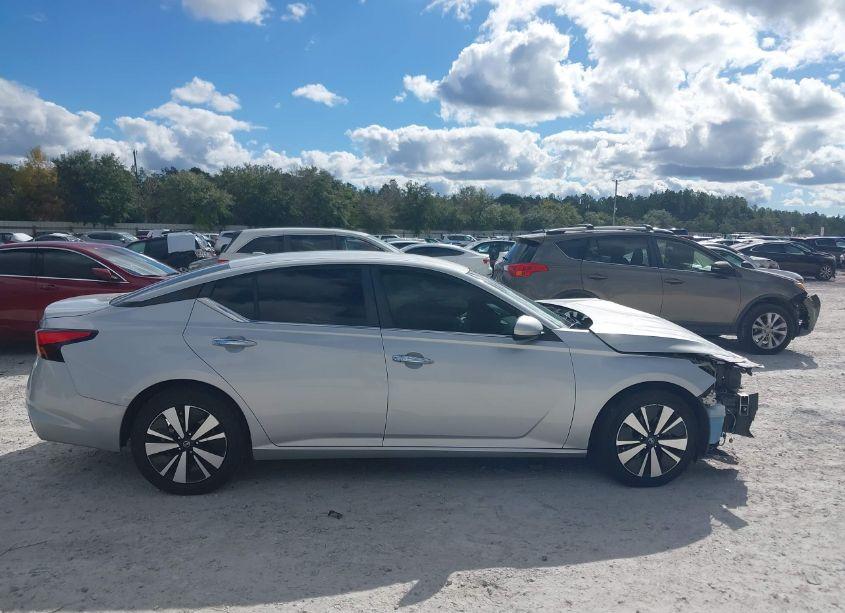 Photo 13 of 2021 Nissan Altima SV FWD (VIN 1N4BL4DVXMN312063)