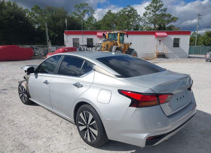 Photo 3 of 2021 Nissan Altima SV FWD (VIN 1N4BL4DVXMN312063)