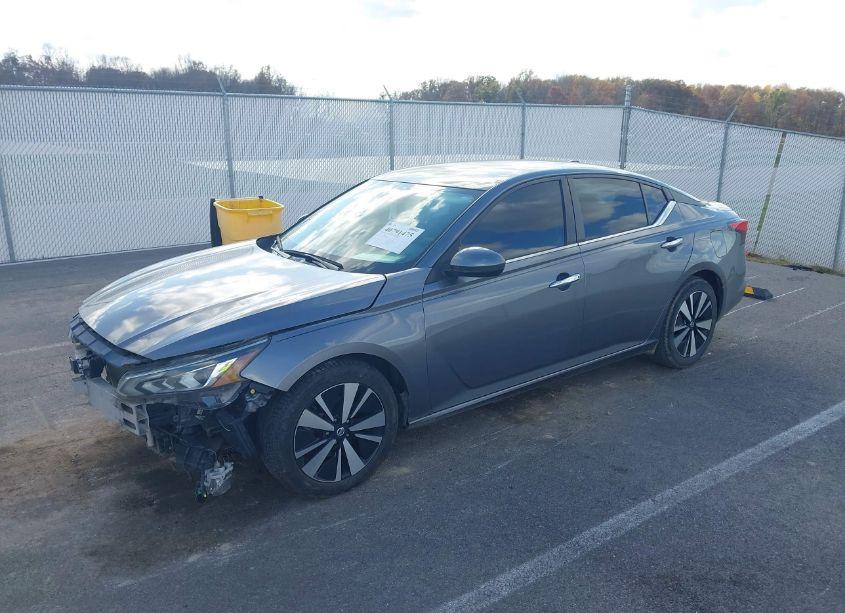 Photo 2 of 2021 Nissan Altima SV FWD (VIN 1N4BL4DVXMN324729)