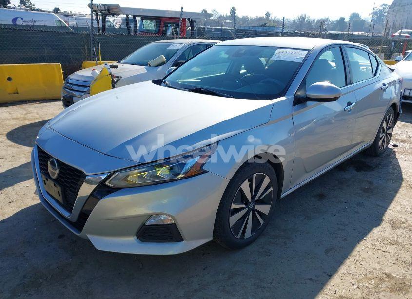 Photo 2 of 2021 Nissan Altima SV FWD (VIN 1N4BL4DVXMN333642)