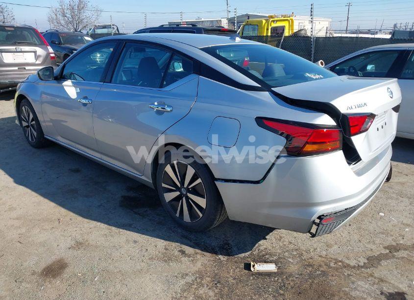 Photo 3 of 2021 Nissan Altima SV FWD (VIN 1N4BL4DVXMN333642)