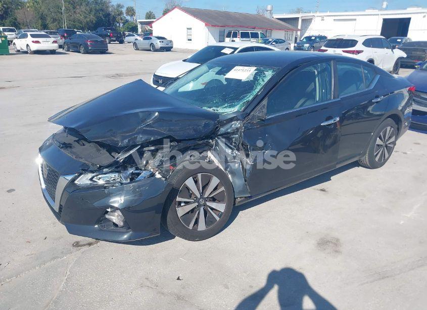 Photo 2 of 2021 Nissan Altima SV FWD (VIN 1N4BL4DVXMN335553)