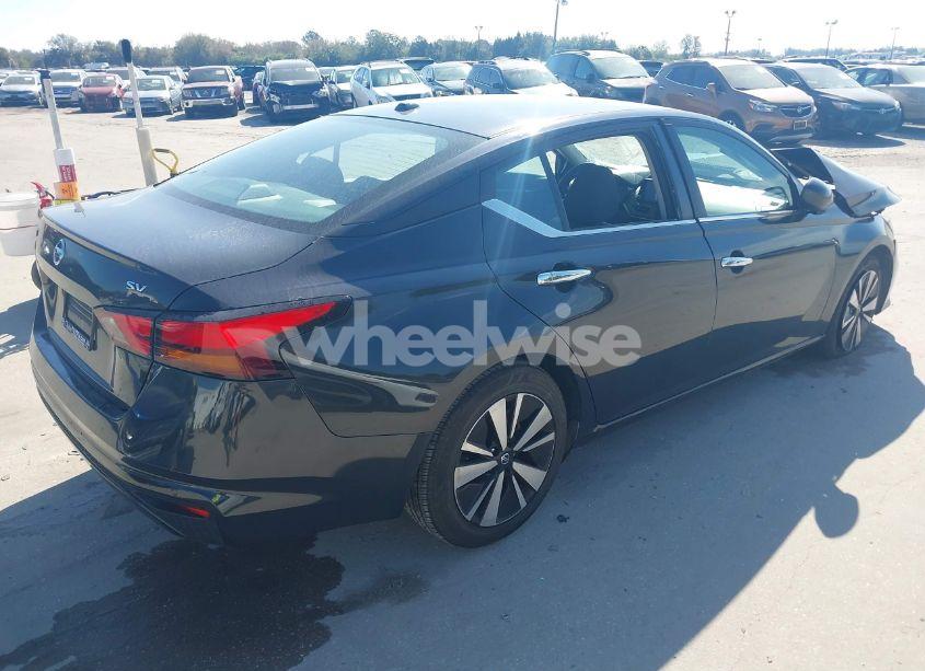 Photo 4 of 2021 Nissan Altima SV FWD (VIN 1N4BL4DVXMN335553)