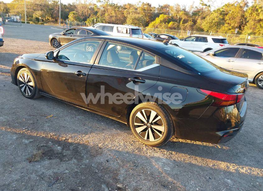 Photo 3 of 2022 Nissan Altima SV FWD (VIN 1N4BL4DVXNN317720)