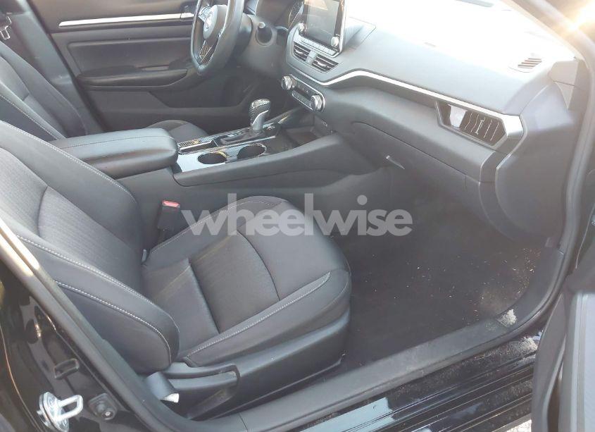 Photo 5 of 2022 Nissan Altima SV FWD (VIN 1N4BL4DVXNN317720)